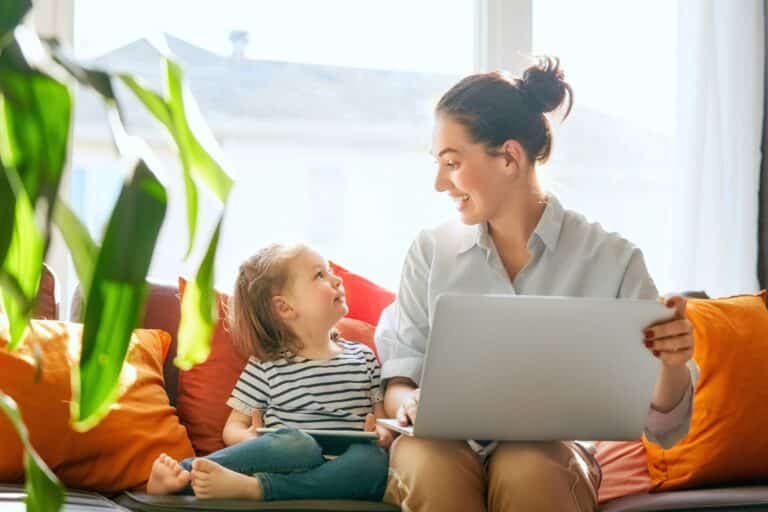 mom and child with laptop